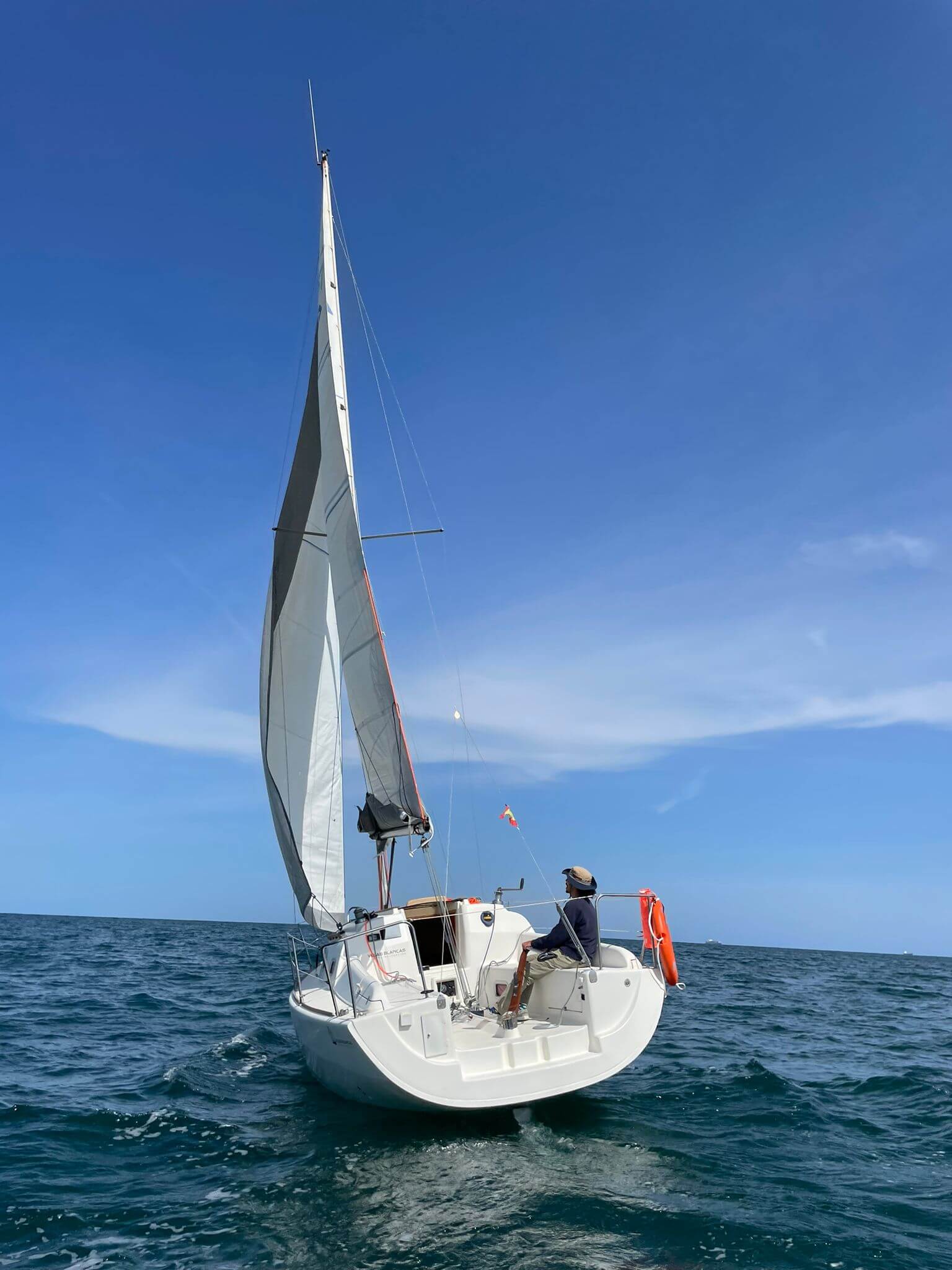 Velero Aliz de Velas Blancas Valencia