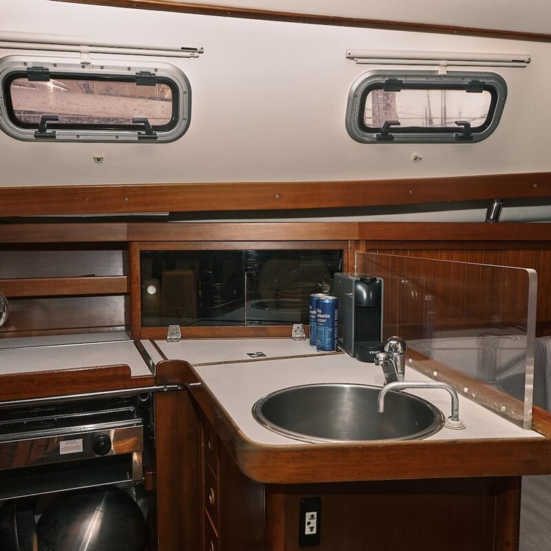 cocina-velero-lamuravela-saudade-sailing-club